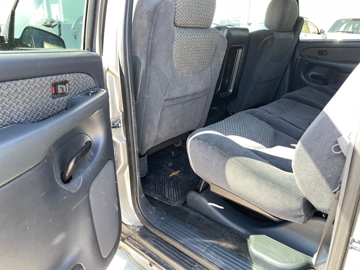 2002-chevrolet-avalanche-1500-image-25