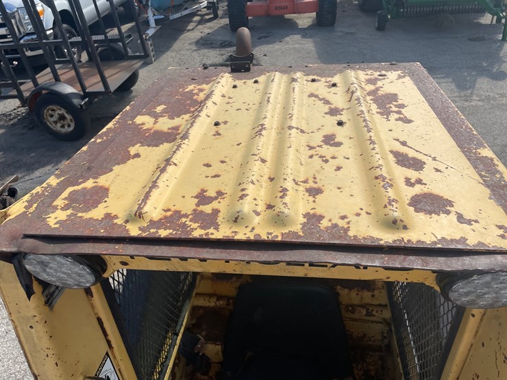 new-holland-l785-image-38