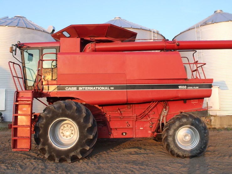 case-ih-1688-image-3