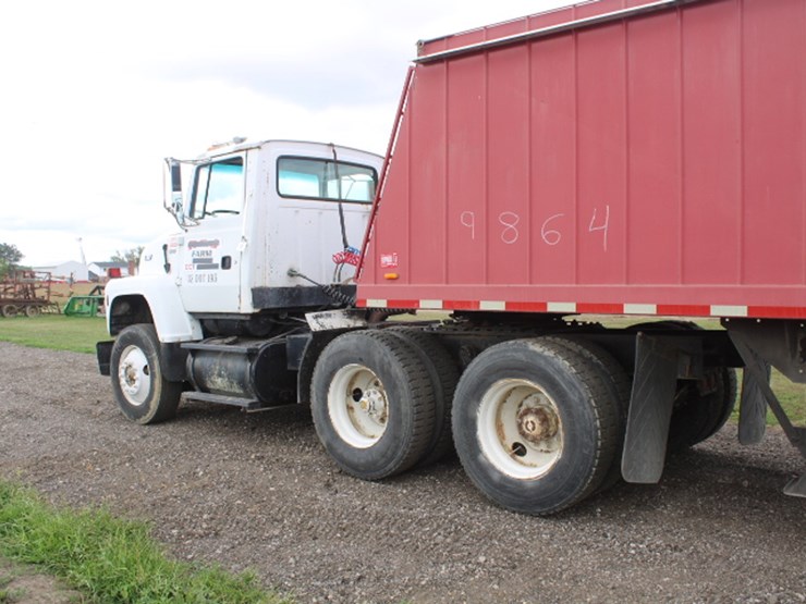 1995-ford-9000-image-55
