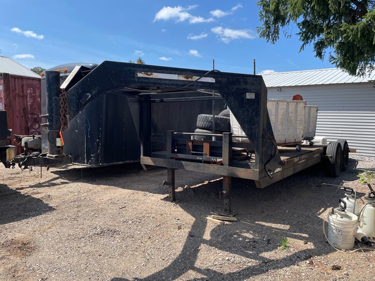 #1135-•-2002-horse-creek-road-warrier-22'-tandem-axle-gooseneck-trailer-(has-wi-title)-image-1