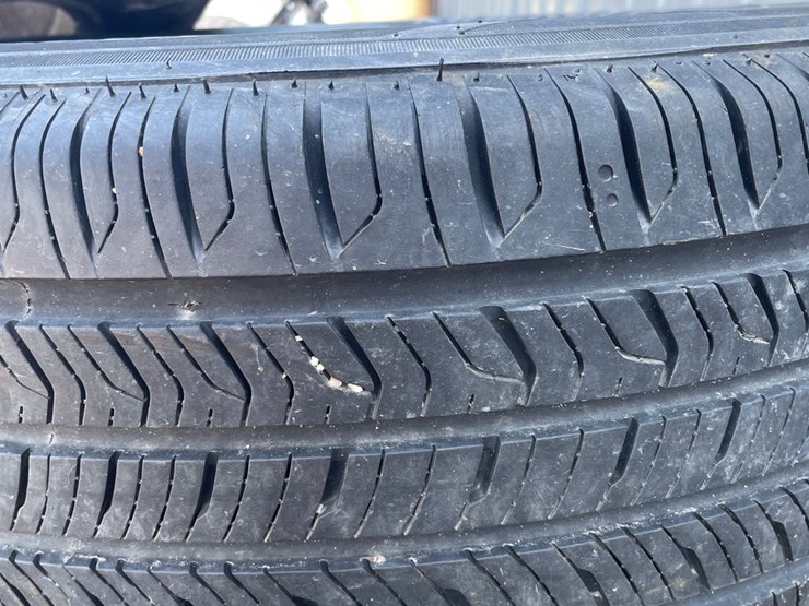 #2480-•-pari-of-truck-tires-on-5-bolt-rims-image-8