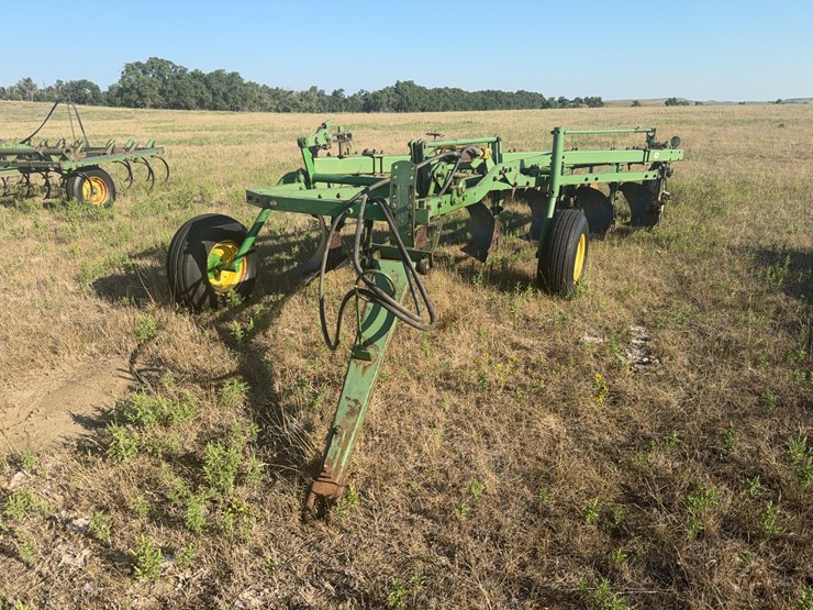 john-deere-3100-image-1