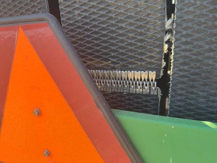 john-deere-566-image-10