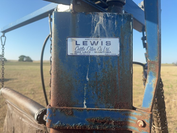 lewis-cattle-oiler-image-4