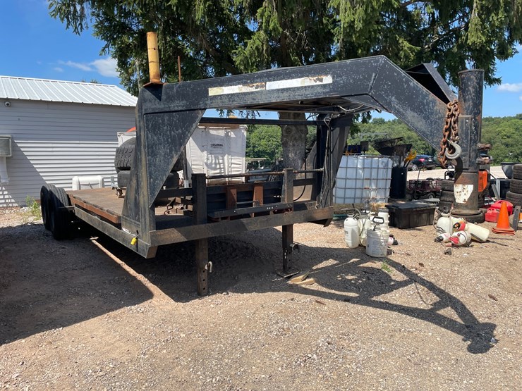 #1135-•-2002-horse-creek-road-warrier-22'-tandem-axle-gooseneck-trailer-(has-wi-title)-image-3