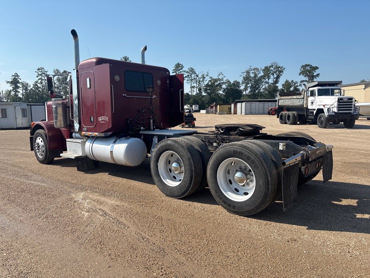2005-peterbilt-379-image-4