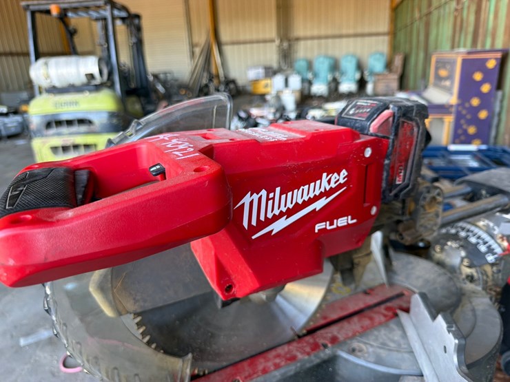 #12b-•-milwaukee-fuel-12in-miter-saw-with-stand-image-4