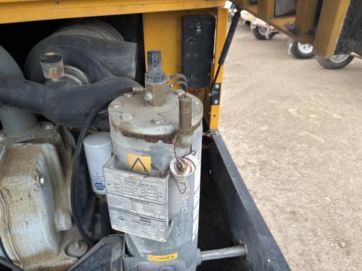 2002-atlas-copco-xas66-image-24