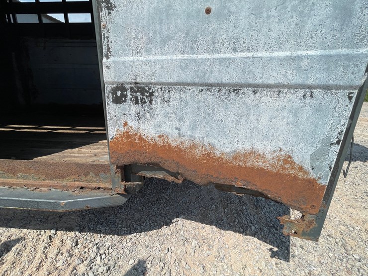 #2081-•-travelite-18'-gooseneck-cattle-trailer-(no-title)-image-33