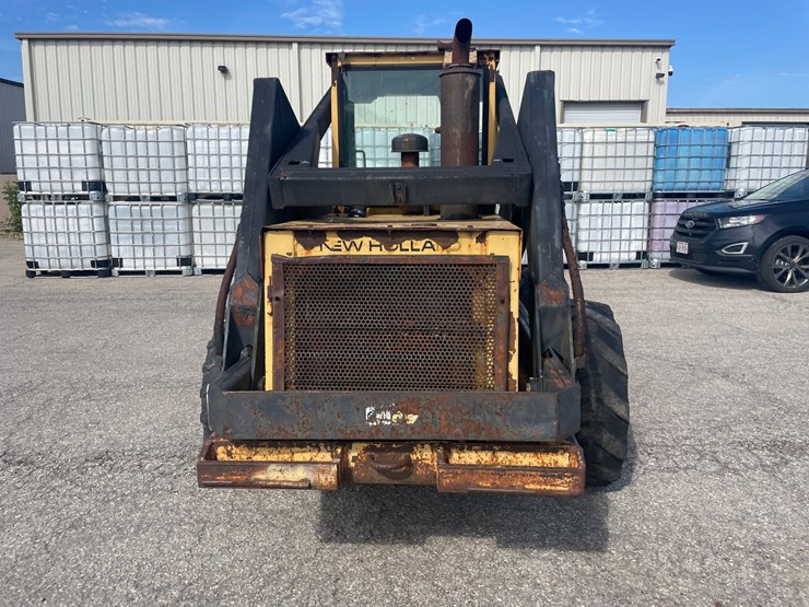 new-holland-l785-image-6