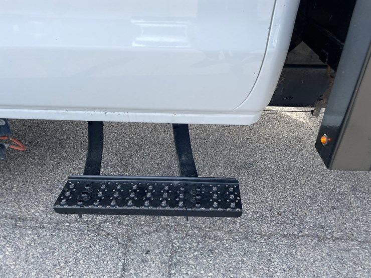 #1602-•-2022-chevrolet-6500hd-crew-cab-with-16'-flatbed-(has-wi-title)-(of)-image-14