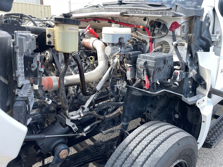 #1602-•-2022-chevrolet-6500hd-crew-cab-with-16'-flatbed-(has-wi-title)-(of)-image-45