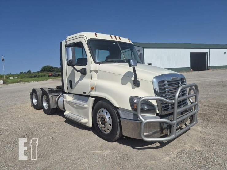 2013-freightliner-cascadia-125-image-7