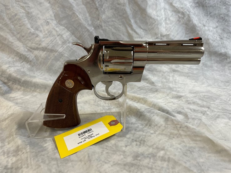 #3085-•-colt-python,-357-mag.-cal.-revolver,-sn:-v16439-image-1
