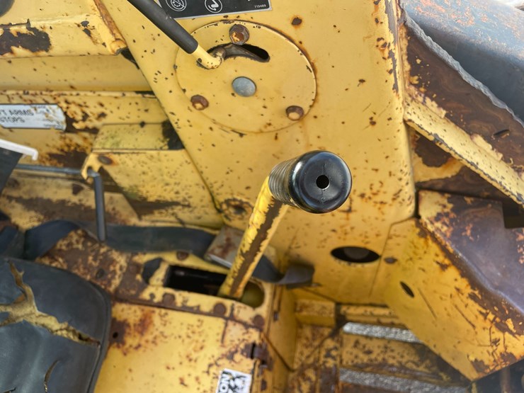 new-holland-l785-image-54