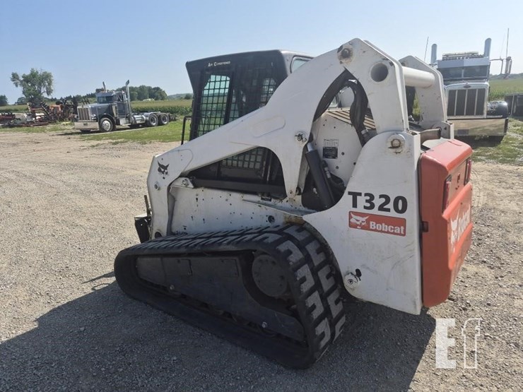 2007-bobcat-t320-image-2