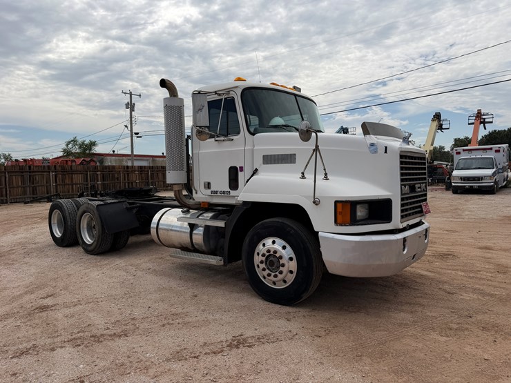 1992-mack-ch613-image-3