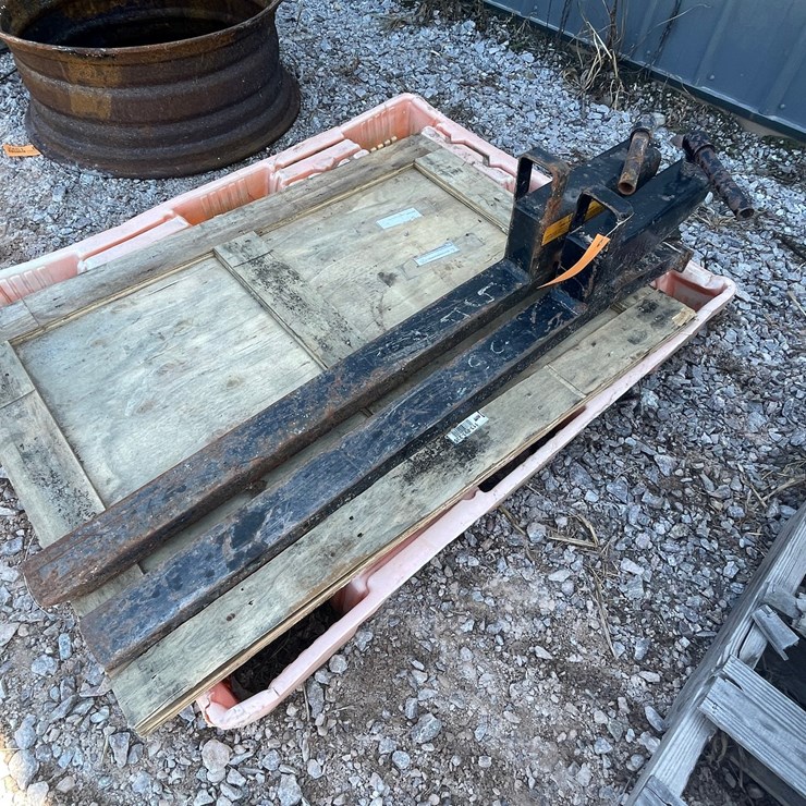 #2460 • Pair of Clamp on Pallet Forks