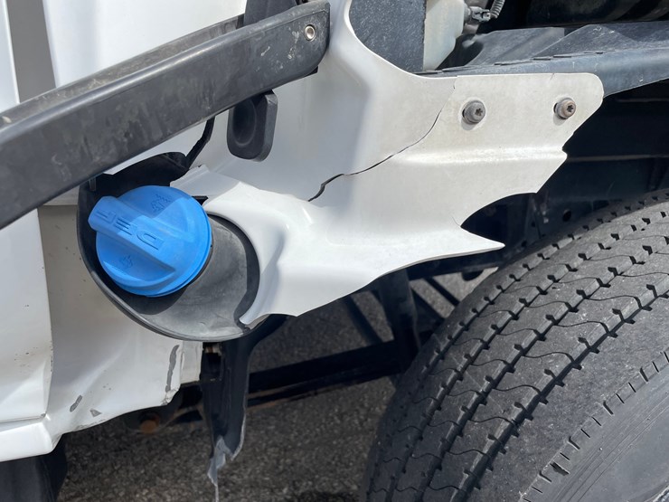 #1602-•-2022-chevrolet-6500hd-crew-cab-with-16'-flatbed-(has-wi-title)-(of)-image-48
