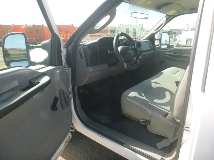 2005-ford-f350-image-8