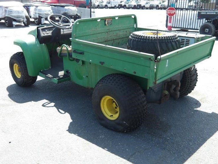 2021-john-deere-gator-image-4