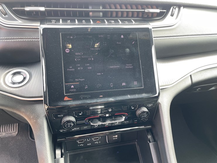 2025-jeep-grand-cherokee-laredo-image-22