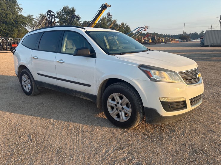 2016-chevrolet-traverse-image-2