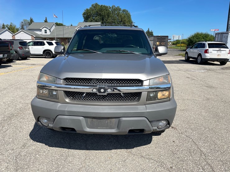 2002-chevrolet-avalanche-1500-image-2