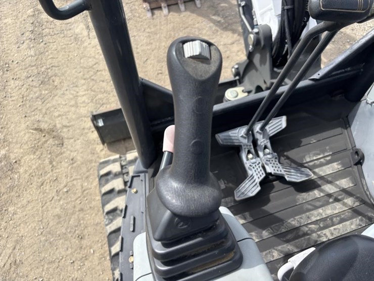 2020-bobcat-e35-image-31
