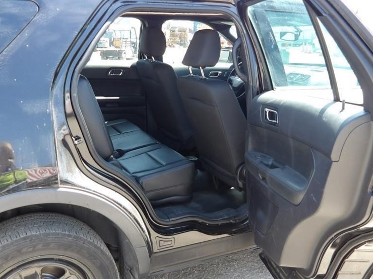 2019-ford-explorer-image-11