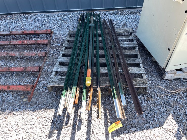 #2477-•-pallet-of-t-posts-image-2