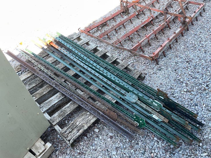 #2477-•-pallet-of-t-posts-image-5