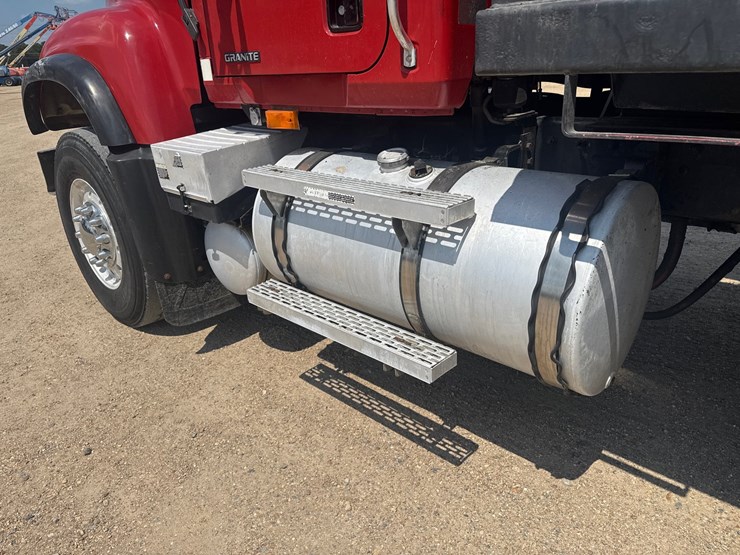 2005-mack-granite-cv713-image-13
