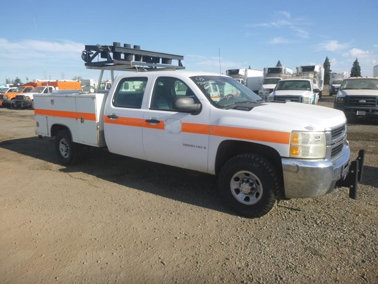 2009-chevrolet-3500hd-image-2