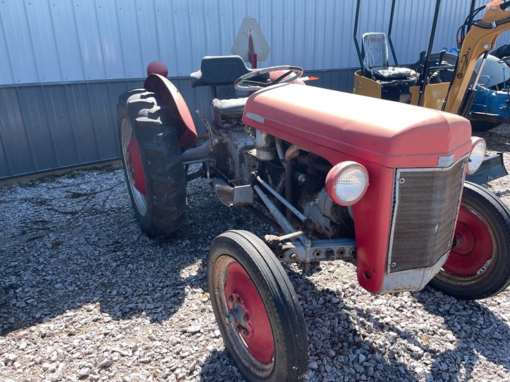 #2455-•-ferguson-tractor-image-3