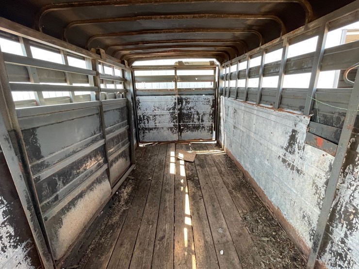 #2081-•-travelite-18'-gooseneck-cattle-trailer-(no-title)-image-30