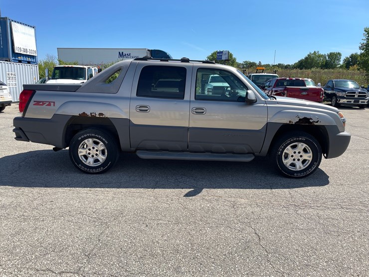 2002-chevrolet-avalanche-1500-image-4