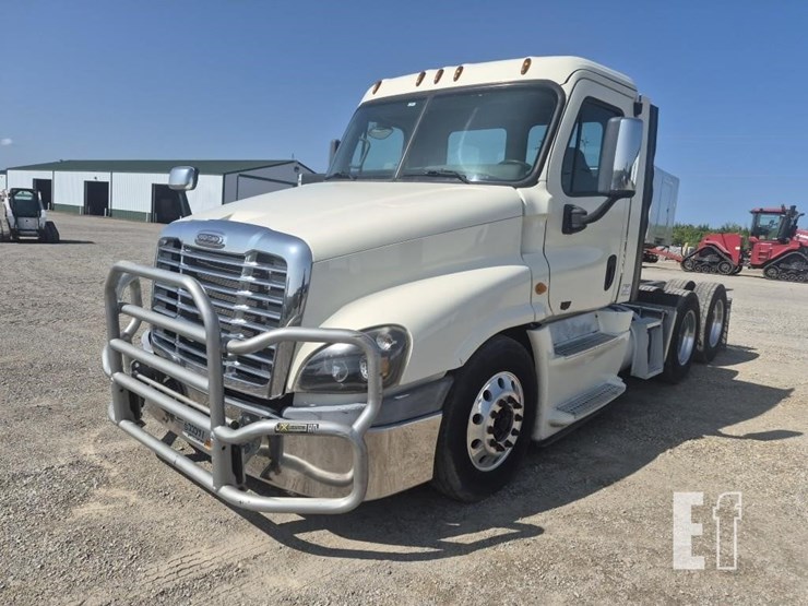 2013-freightliner-cascadia-125-image-5