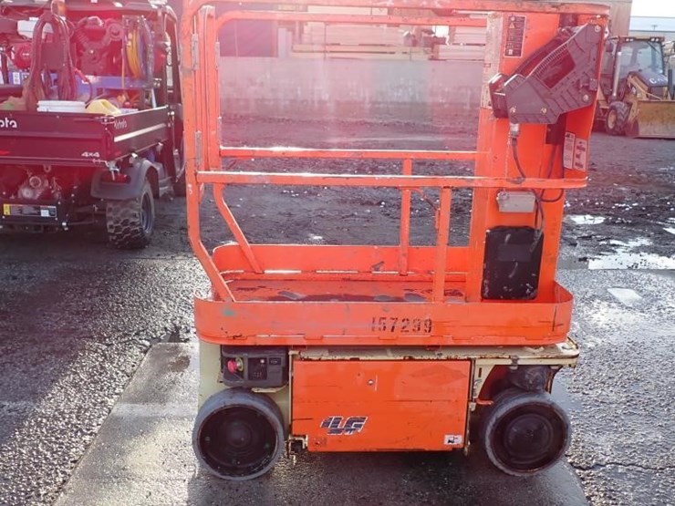 2015-jlg-1230es-image-5