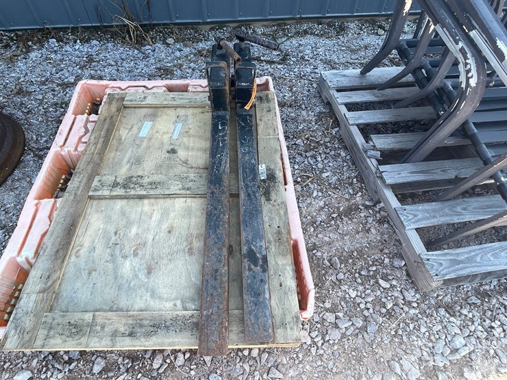 #2460-•-pair-of-clamp-on-pallet-forks-image-2