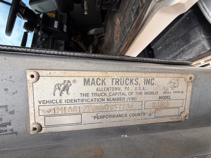 1992-mack-ch613-image-19