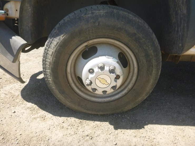 2006-chevrolet-3500-image-14
