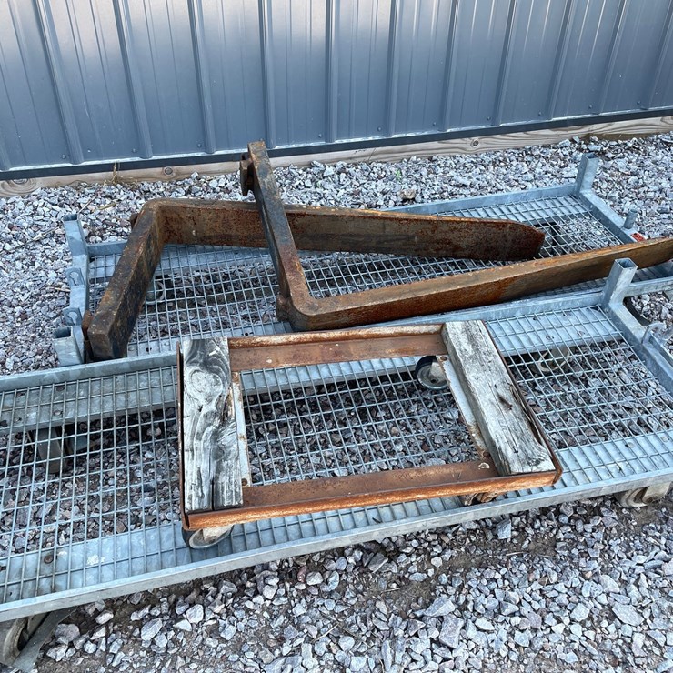 #2468 • Pair of 5" x 42" Pallet Forks