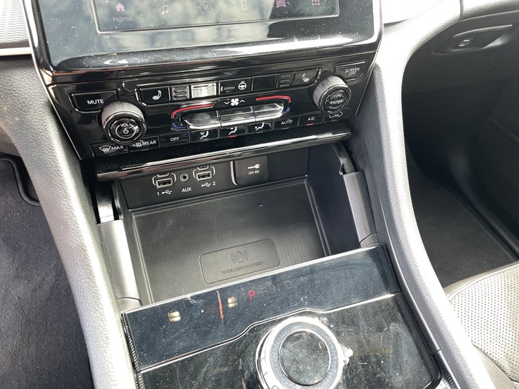 2025-jeep-grand-cherokee-laredo-image-24