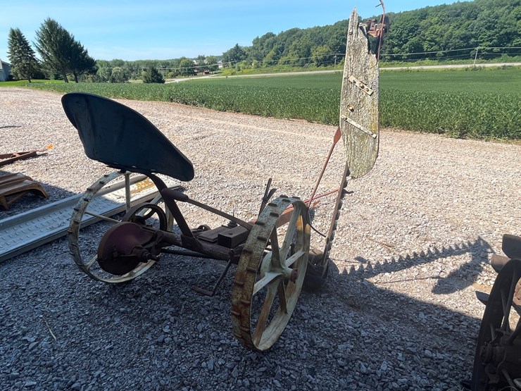 #2466-•-mccormick-deering-sickle-mower-image-4