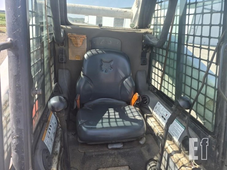 2007-bobcat-t320-image-11