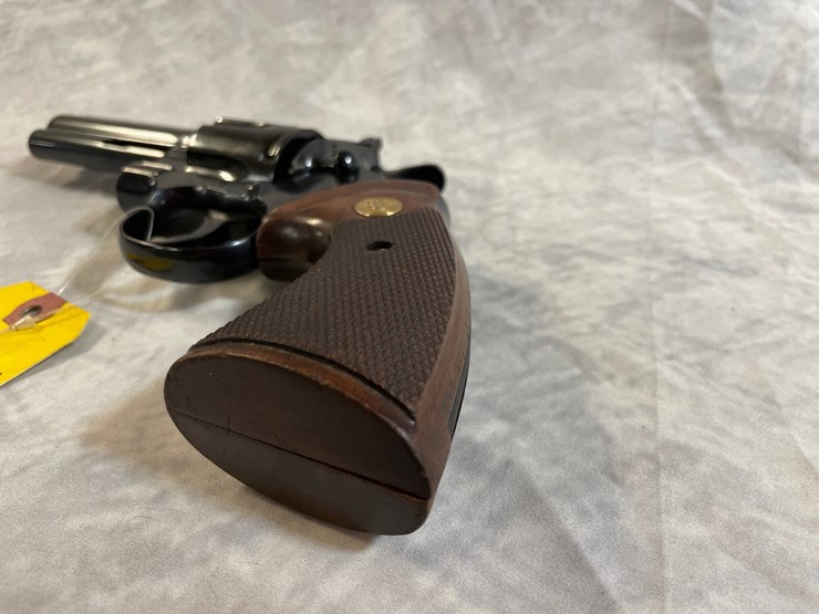 #2005-•-colt-python,-.357-mag.-cal.-revolver,-sn:-e11165-image-10