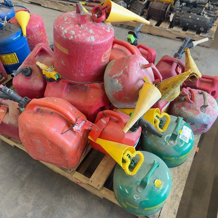 QUANTITY OF ASSORTED GAS CANS