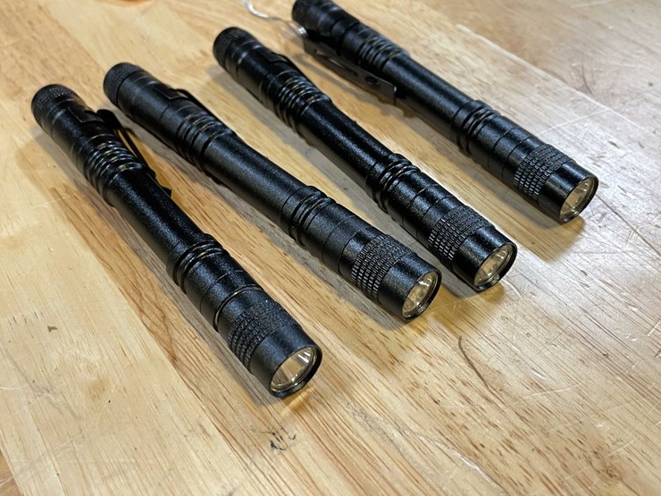 #8552-•-(4)-led-mechanic's-flashlights-(pr13)-image-1
